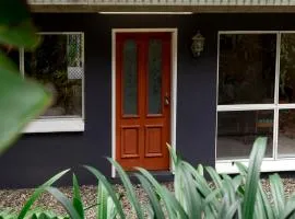 Honeybee House Cottage in the Rainforest