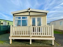 Ocean Edge Holiday Park Family holiday home with spectacular sea views, Strandhaus in Heysham