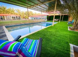 Palm Escape Farmhouse - By Seven Elements, chalet de montaña en Ras al-Khaimah