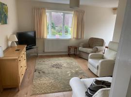Spacious first floor apartment in the centre of Church Stretton with free parking, apartment in Church Stretton