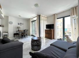 Bear Holiday - Apartment Lynn with Seaview in Moraira near the Beach: Moraira'da bir otoparklı otel