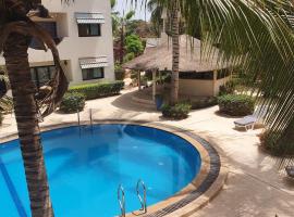 superbe appartement avec piscine, proche centre ville, restaurant, mer、Sali Nianiaralのアパートメント