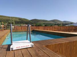 Renovated Wine Press House - WITH POOL, hotel in Porto de Mós