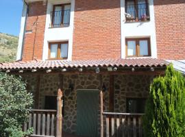 Las Tejeruelas Casa Rural, rumah liburan di Navacepedilla de Corneja