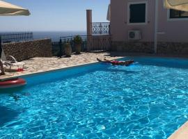 Sarantos Pool Suites, appartement in Lakithra