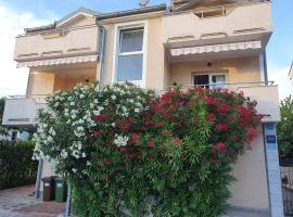 Apartments Zoretic – hotel w mieście Malinska