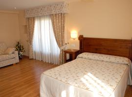 Aparthotel Tres Caminos, lavprishotell i El Grado