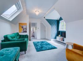 Luxury 3 Bedroom Apartment Close to Beach, Bournemouth & Meyrick Park, hotel golf di Bournemouth