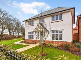 Luxury 4 Bedroom Detached House, hotel with parking in Waterlooville