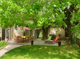 VILLA VILLOU, hotel u blizini znamenitosti 'Zoološki vrt Touroparc Zoo' u gradu 'Romanèche-Thorins'