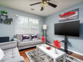 Elegant/4miles to Downtown/Gameroom & Firepit, vacation home in Austin