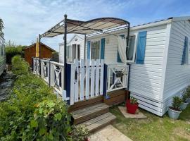 Sylvie propriétaire du mobil-home " Camping de la Chanterie", kemping Saint-Pair-sur-Merben