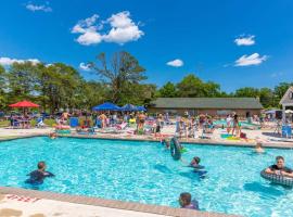 Pine Haven, hotel com piscinas em Cape May Court House