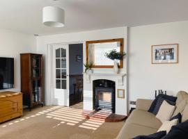 Bright & Cosy - Jacuzzi - Log Burner - King Beds, hotell nära Goodwood House, Tangmere