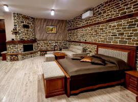 Семеен Хотел Чардаците - самостоятелен апартамент 60кв м, отель в городе Ловеч