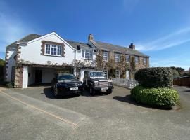 Country cottage with private garden close to beach, hotel i nærheden af Greve de Lecq, St. Mary