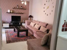 Charming Apartment Lushnje: Lushnjë şehrinde bir otel