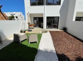 Holiday house Miramar by Ericeira, hotel u gradu Eriseira