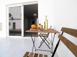 CASA MAR GINES , COMODIDAD Y CERCANIA A TU MANO., apartamento en La Santa