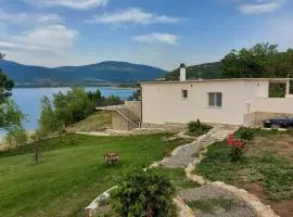 Vrlika, Peruća Lake Holiday House