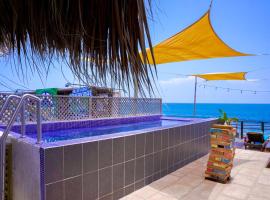 Black Sand Beachhouse, hotel v destinaci Monterrico