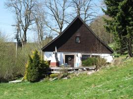 Brīvdienu māja Detached and cozy holiday home with terrace in the Black Forest pilsētā Brigach