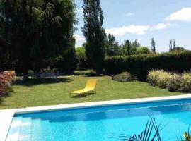 Gran Casa Súper Equipada, hotel v destinaci Roldán