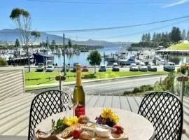 Bermagui Stays - 2 bedroom Apartment - Amazing views & location