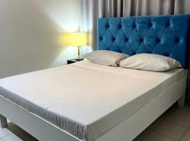 LuxeCara Guest House, hotel in Lipa