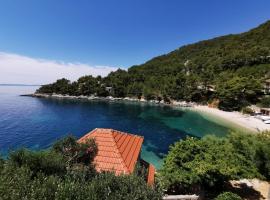 Kamena kućica, hotel s parkiriščem v mestu Gdinj