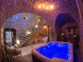 Stone House Hedonia, holiday home in Blato