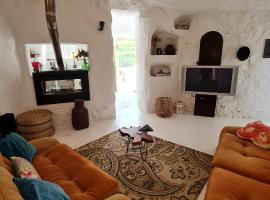 Los Andenes Cave, cabin in La Coruña