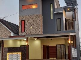 ARDMORE A10 HOMESTAY MALANG, rumah kotej di Malang