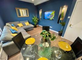 Cozy Two Bedroom - A Stroll from Gardens to Beach - With Parking, hotel v destinaci Bournemouth