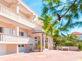 Apartments Facini, hotel en Košljun