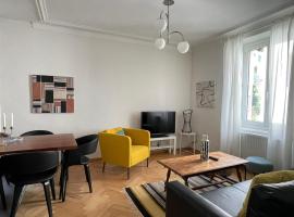 Appartement LUNA avec parking couvert privé, huoneisto kohteessa Le Locle
