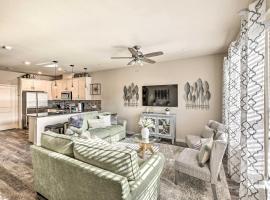 Brand-New Townhome Near UNTandTWU and The Square!, cottage in Denton
