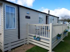 Shorefield Country Park Self-Catering Holiday Home，利明頓的飯店