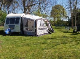 Caravane Les Fontenelles, glamping site sa Saligny-sur-Roudon