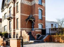 Manoir Bel Horizon avec grand jardin et parking priv&eacute;, caba&ntilde;a o casa de campo en Bruselas