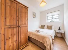 Bright 2BR Apartment Near Stansted Airport and Bishops Stortford Town Centre