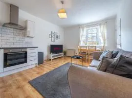 Spacious Apartment near Stansted Airport & Bishops Stortford Town Centre, Well-Suited for Contractors and Relocators