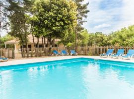 Labastide-de-Virac에 위치한 호텔 Villa La Lauze