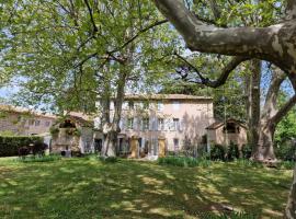 1560- Domaine Des Cinq Jardins- A Magical and Authentic Mansion, hotel in Fuveau