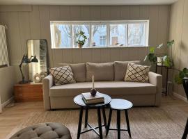 New cozy bohemian dowtown Reykjav&iacute;k apartment, hotel near Hljomskalagardurinn, Reykjav&iacute;k