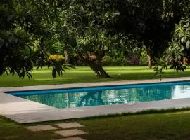 SaffronStays Casa Manga, Karjat - pet-friendly pool villa near ND's Film World and Saltt