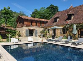 Gîtes de Charme "LE BIBENDÔME" et "LES MOTS BLEUS en pleine forêt, vacation home in Cause-de-Clérans