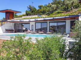 Villa Beyond the Horizon