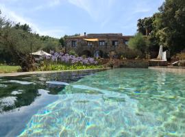 LE MAS DES COLOMBES, casa de hóspedes em Oms