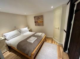 Swan House Tea Room and Bed & Breakfast, hotel em Lydney